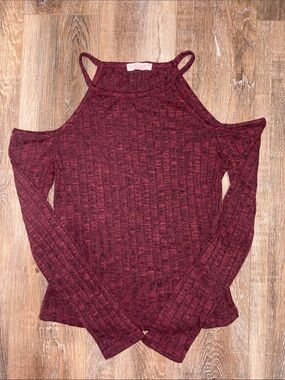 Women’s Off-the-Shoulder Ribbed Sweater in Burgundy
